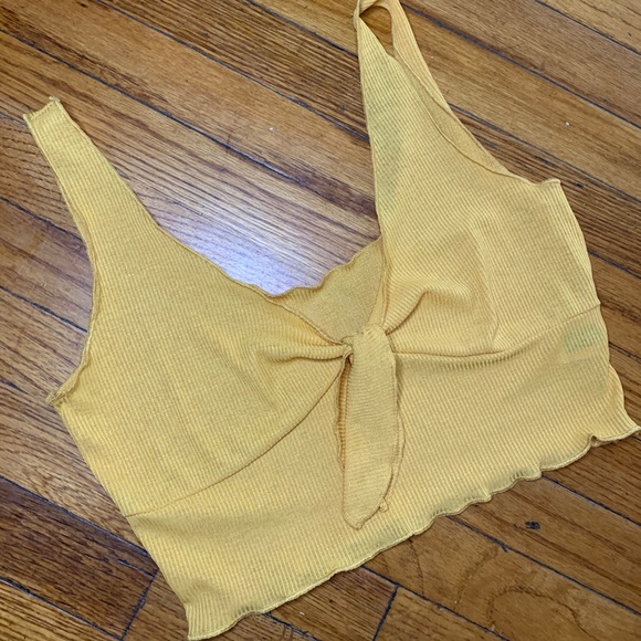 Light Yellow top - Picture 1 of 1